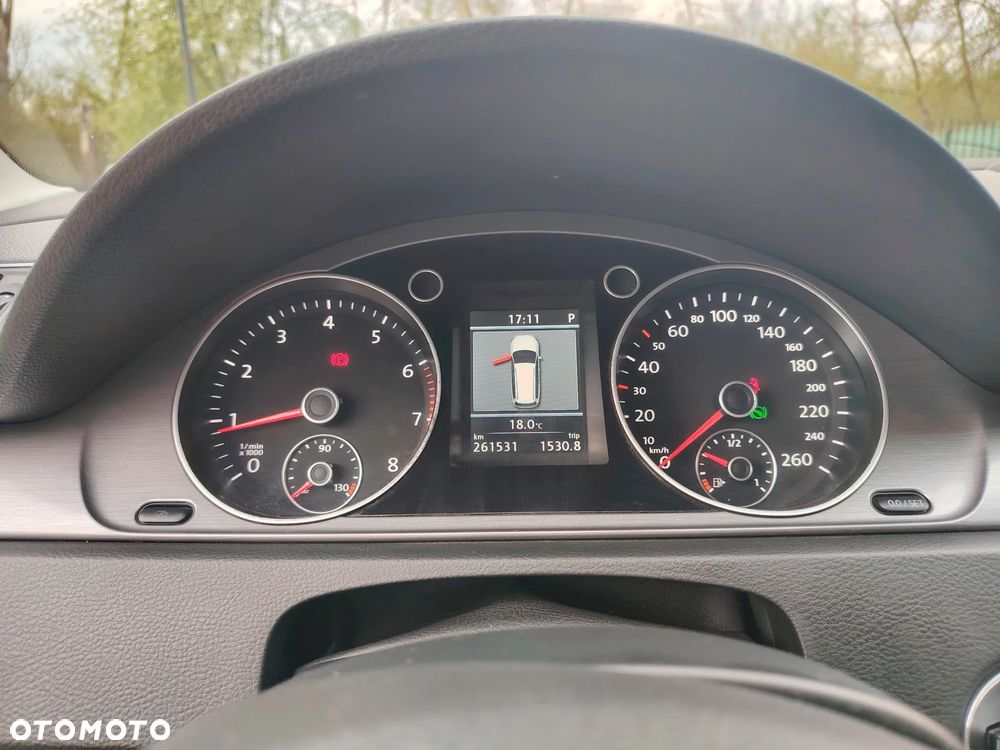 Volkswagen Passat - 16