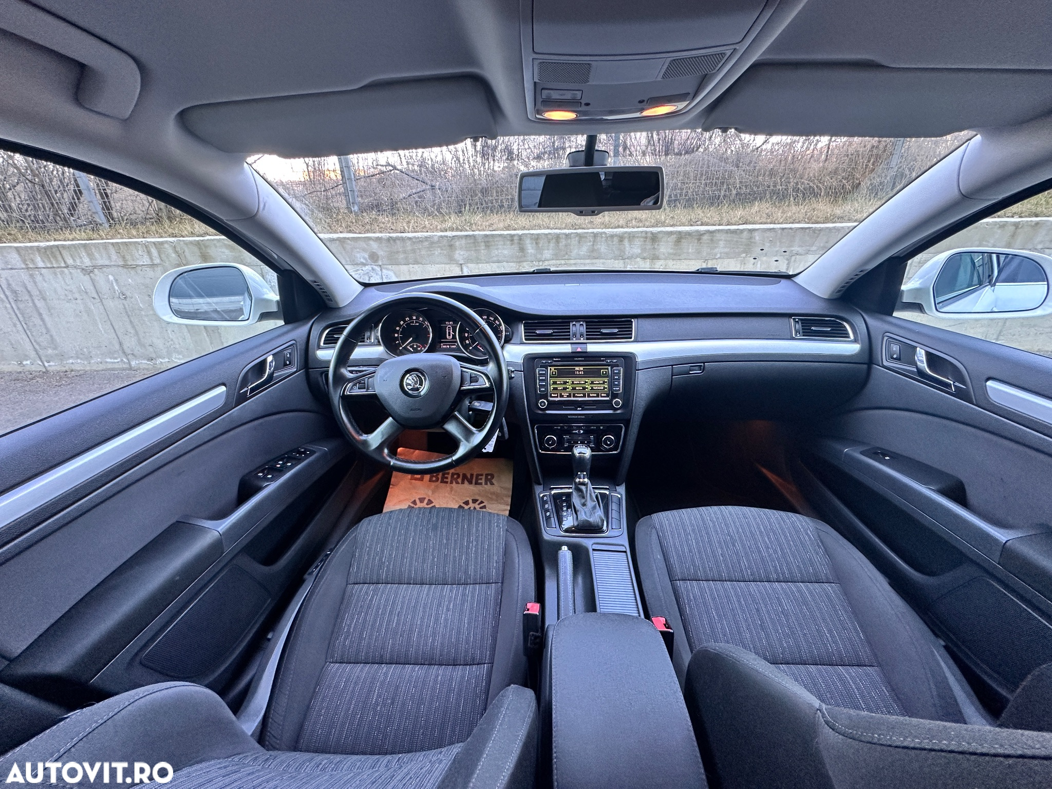 Skoda Superb Combi 2.0 TDI DSG Ambition - 9