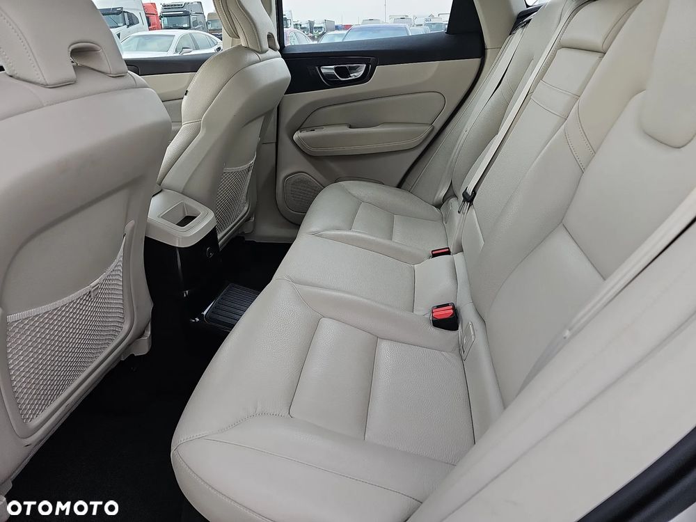 Volvo XC 60 T8 Plug-In Hybrid AWD Inscription - 24