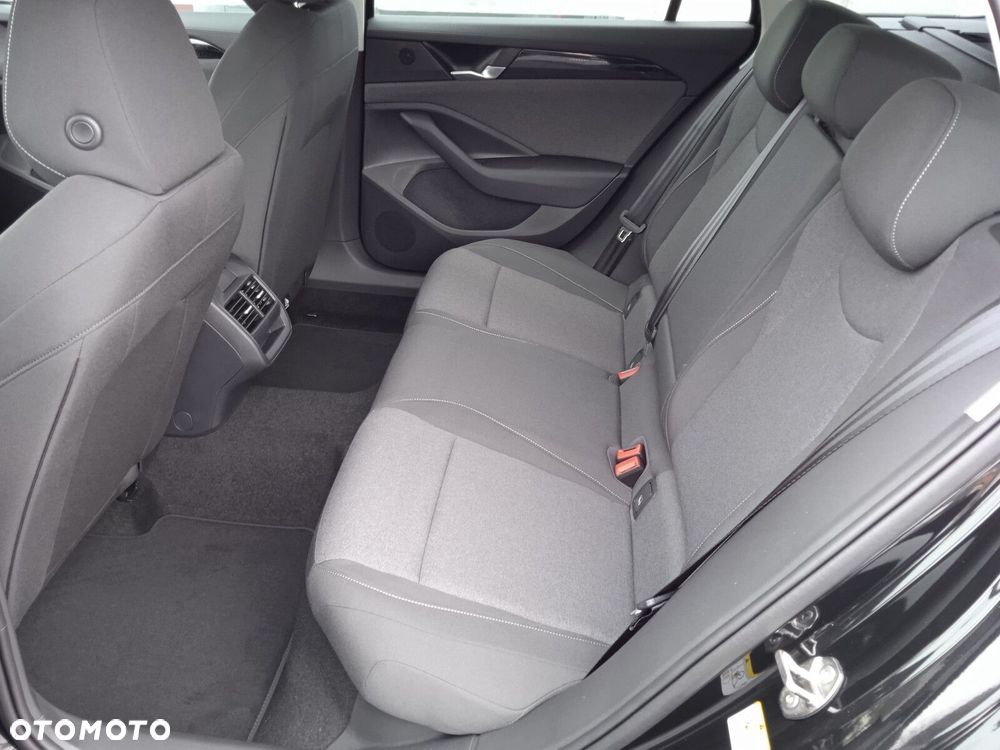 Volkswagen Passat - 11