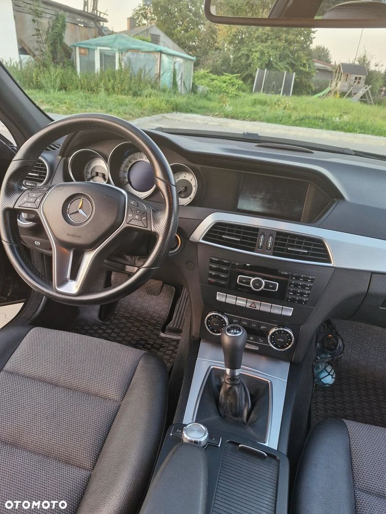 Mercedes-Benz Klasa C 180 CGI BlueEFFICIENCY Avantgarde - 7