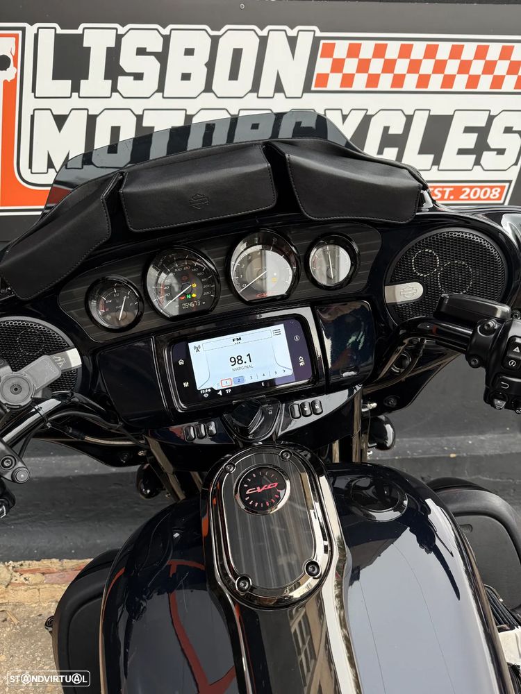 Harley-Davidson FLHXS CVO - 11