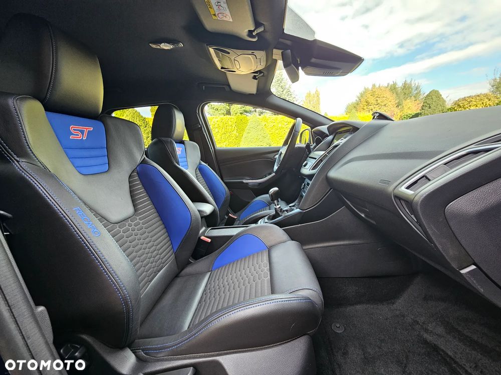 Ford Focus Turnier 2.0 EcoBoost ST mit Leder-Exclusiv-Paket - 5