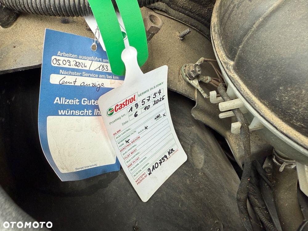 Mercedes-Benz Klasa C 180 CGI BlueEff Avantgarde - 33