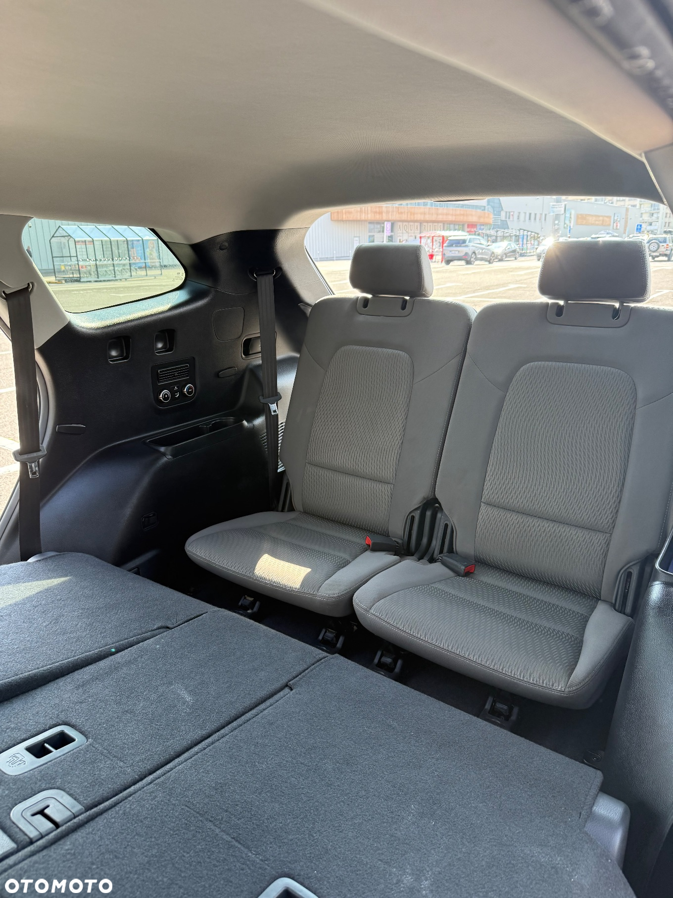 Hyundai Grand Santa Fe - 8