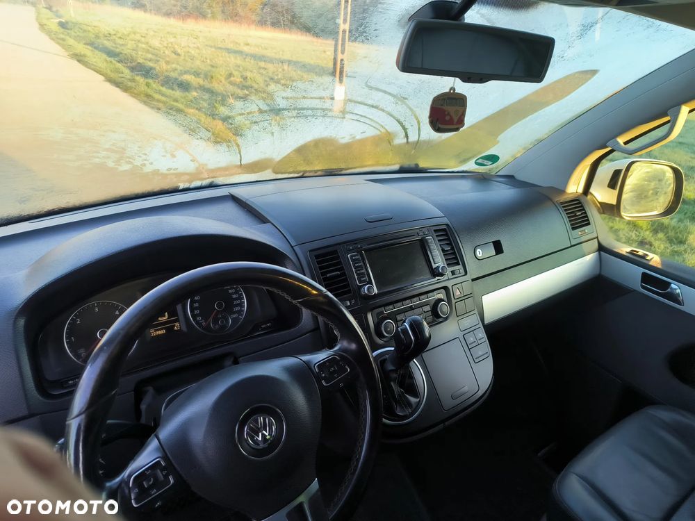 Volkswagen Multivan - 21