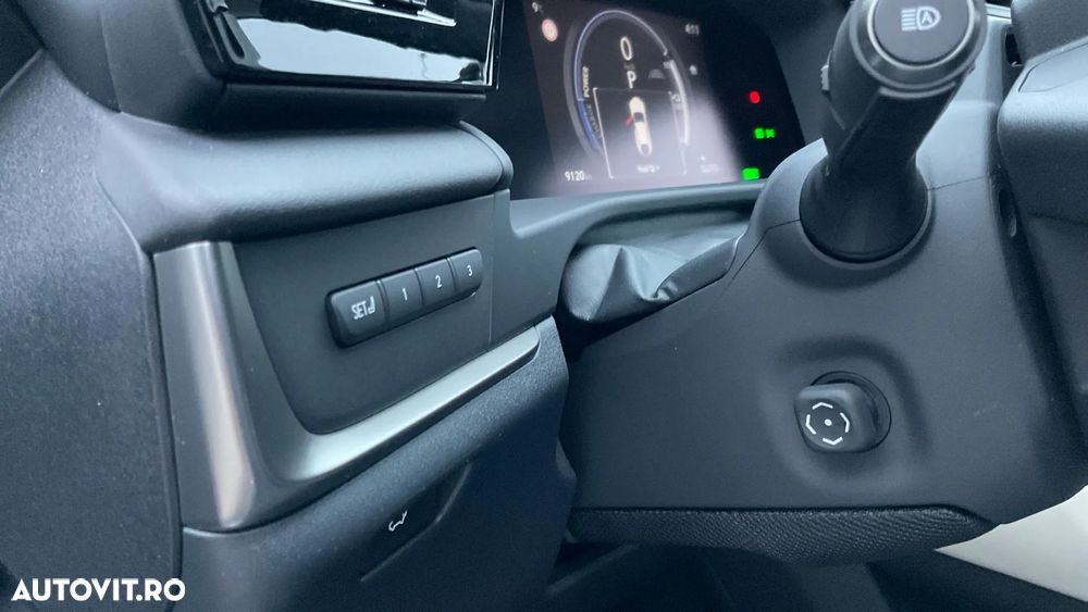 Lexus RZ 450e AWD Luxury - 24