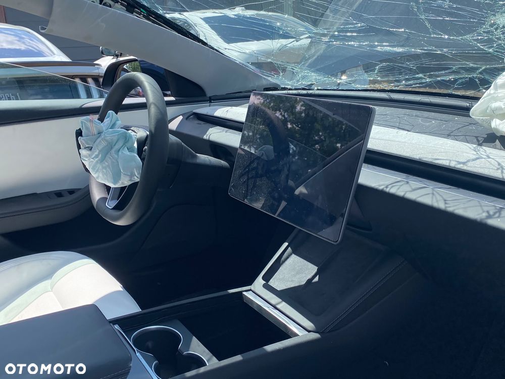 Tesla Model 3 - 9