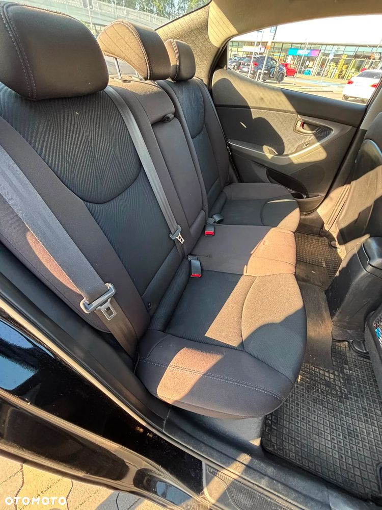 Hyundai Elantra 1.6 Comfort - 4