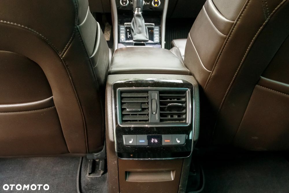 Skoda Superb 1.8 TSI L&K DSG - 17