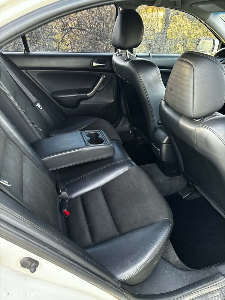 Honda Accord 2.0i Special Edition - 12