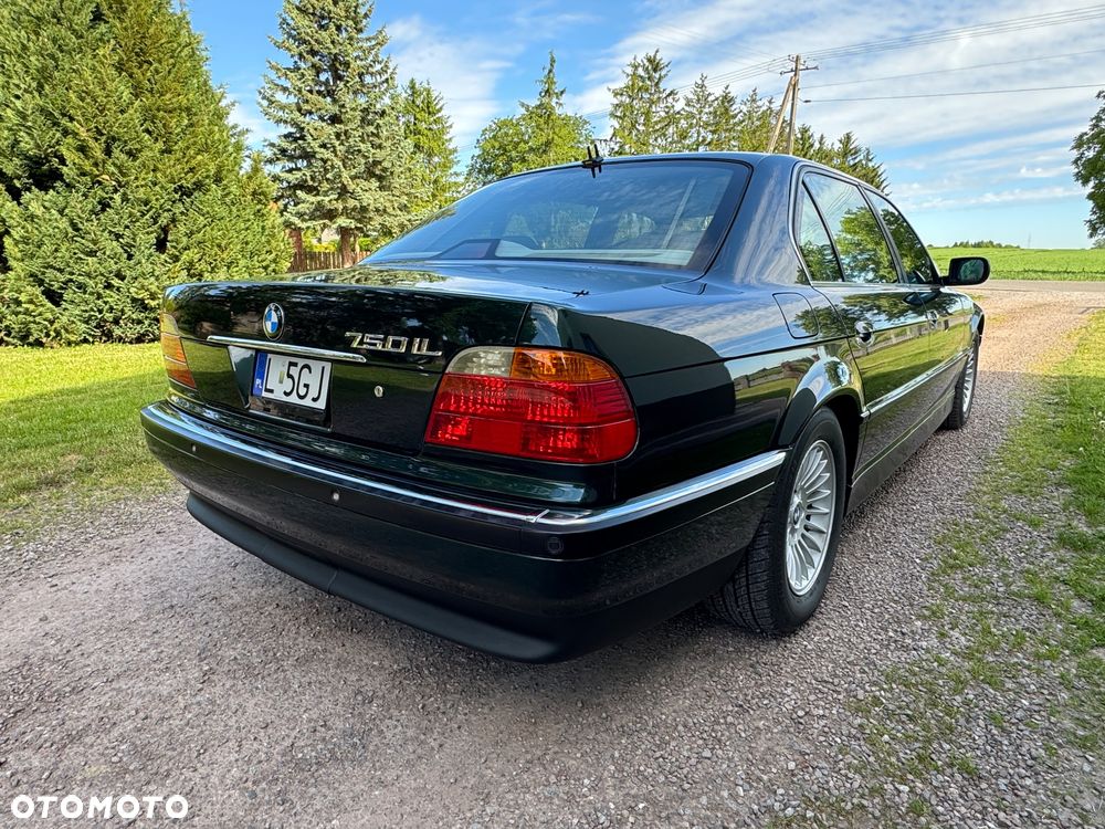 BMW Seria 7 750i - 9