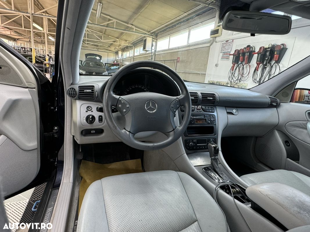 Mercedes-Benz C 240 4-Matic Aut Avantgarde - 13