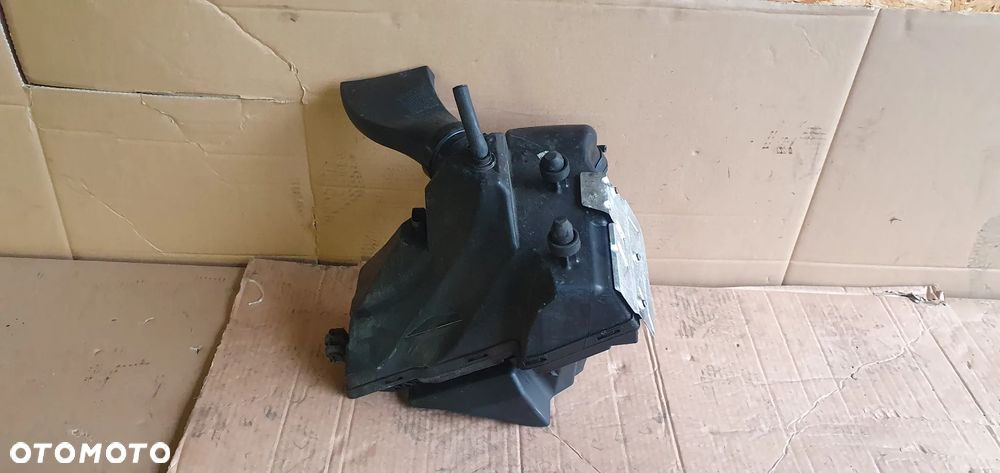 Obudowa filtra powietrza Audi A4 B8 Lift 2.0 TDI 8K0133835BM - 5