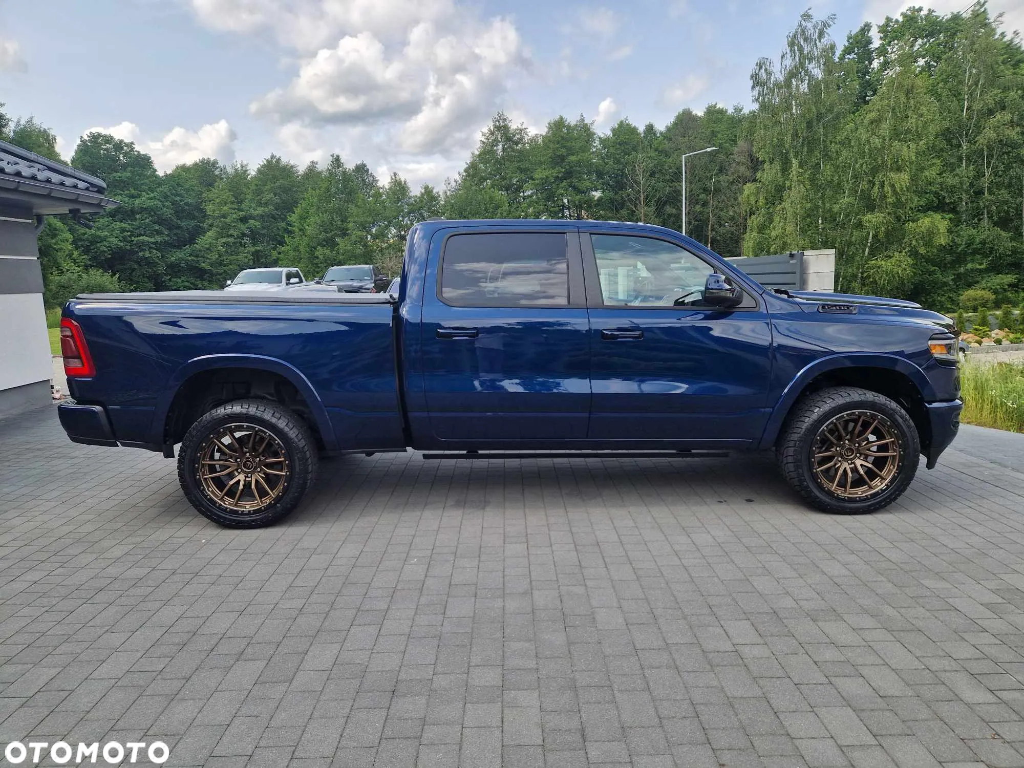Dodge RAM 1500 5.7 4x4 - 16