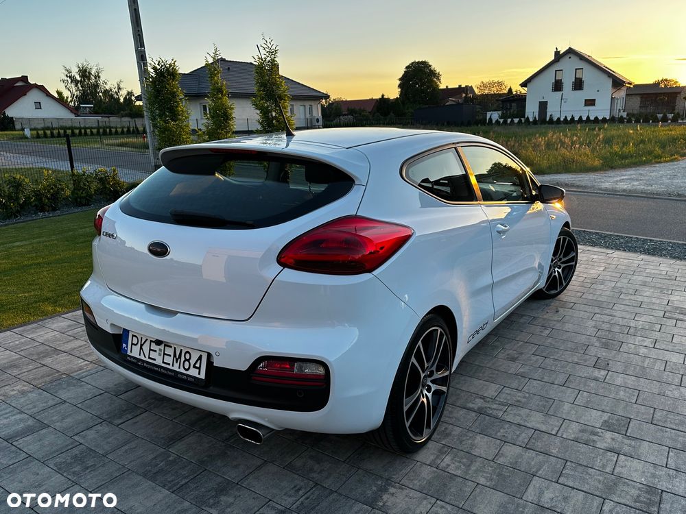 Kia ProCeed - 10