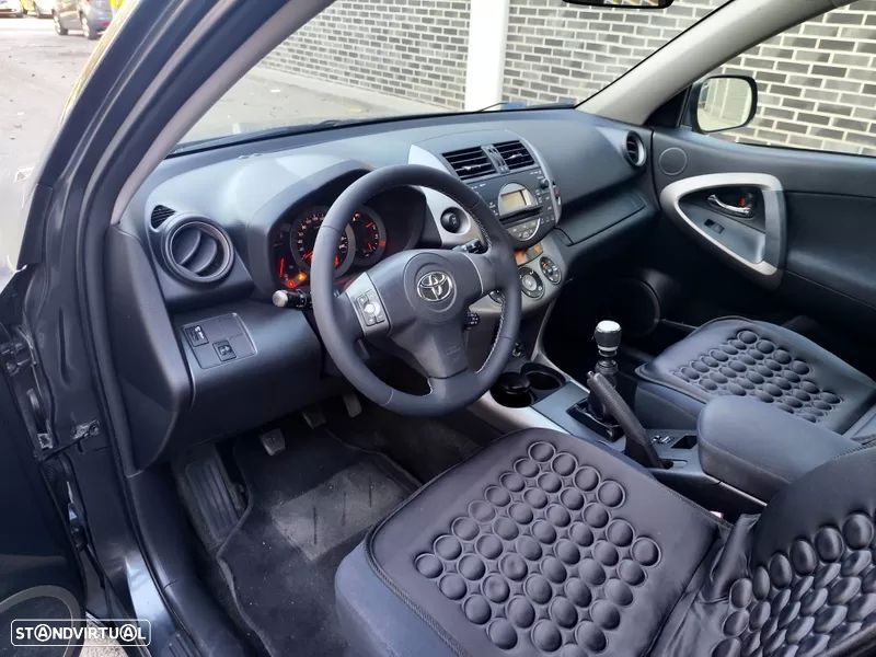 Toyota RAV4 2.2 D-4D - 11