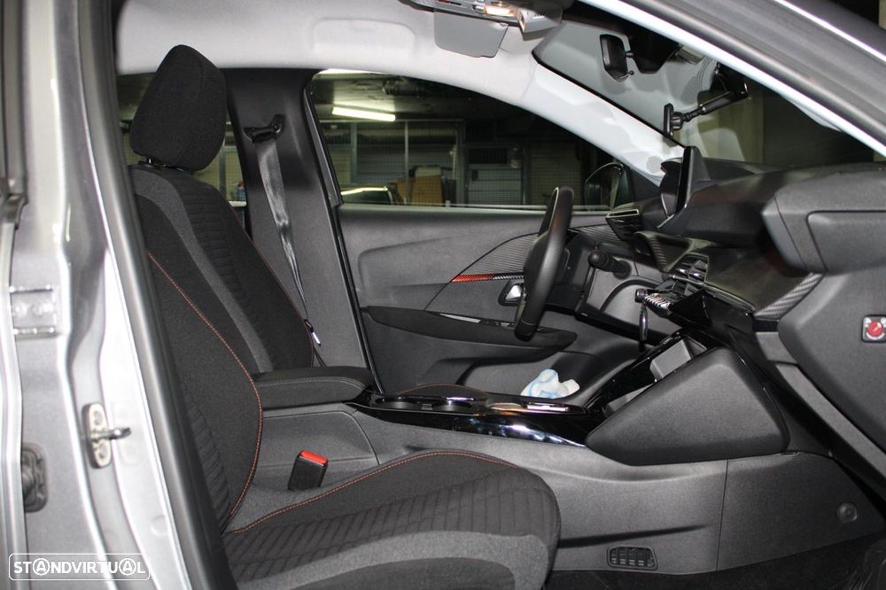 Peugeot e-208 - 12