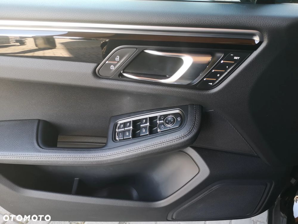 Porsche Macan Standard - 24