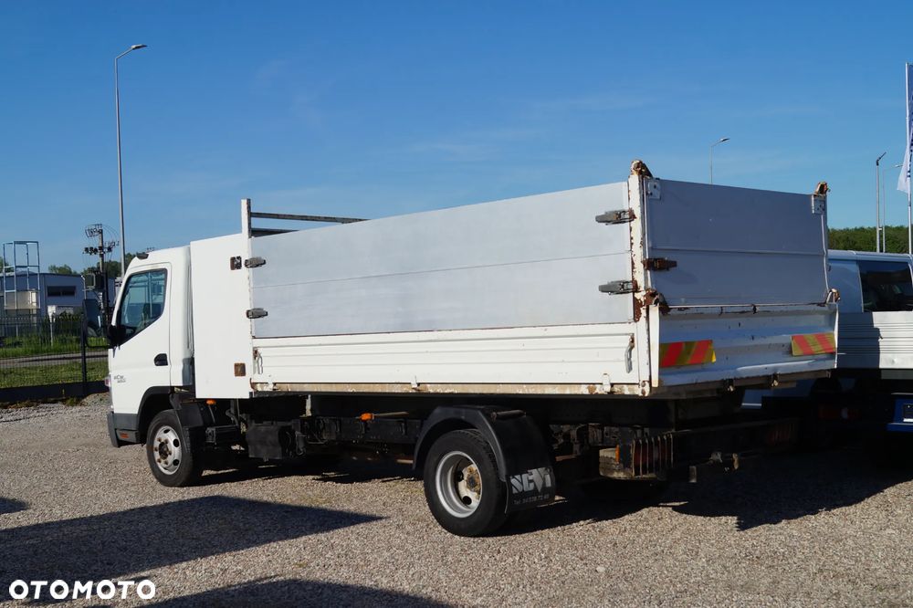 Mitsubishi CENTER FUSO - 16