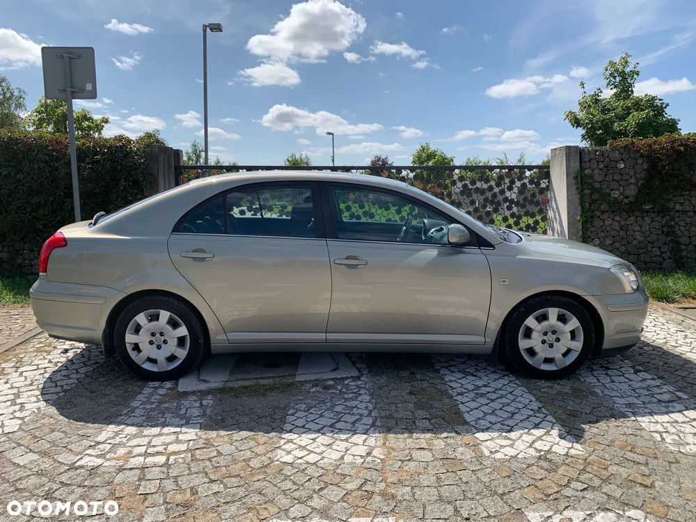Toyota Avensis 1.8 VVT-i Sol - 14