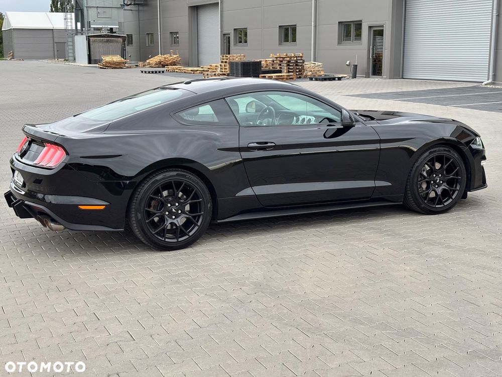 Ford Mustang - 8