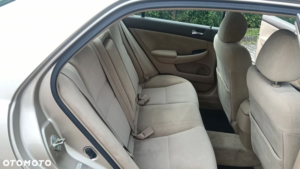 Honda Accord 2.4 LX - 21