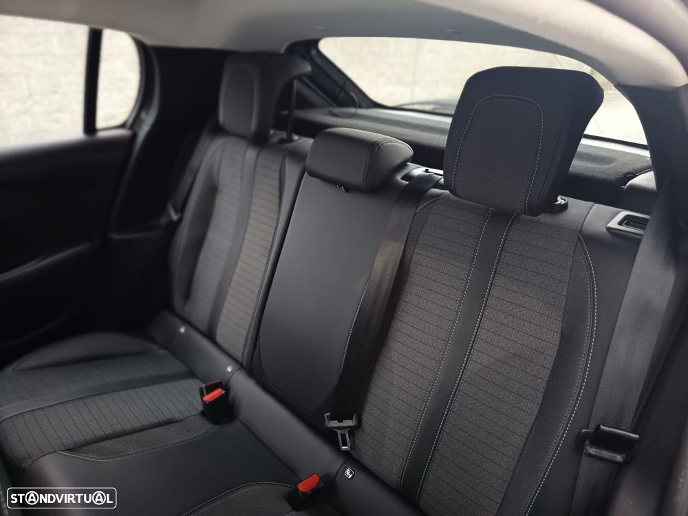 Peugeot 208 1.2 Hybrid Allure e-DCS6 - 13