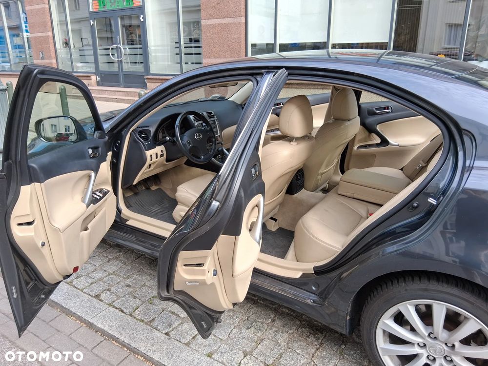 Lexus IS 220 D Prestige - 9
