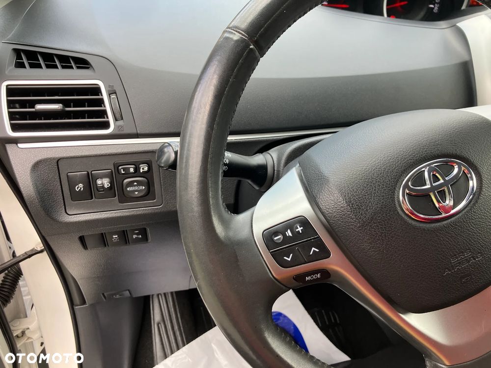 Toyota Verso 1.8 Sol - 24