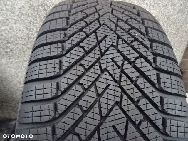 225/45/R18 95V Pirelli Cinturato Winter 2 - 1
