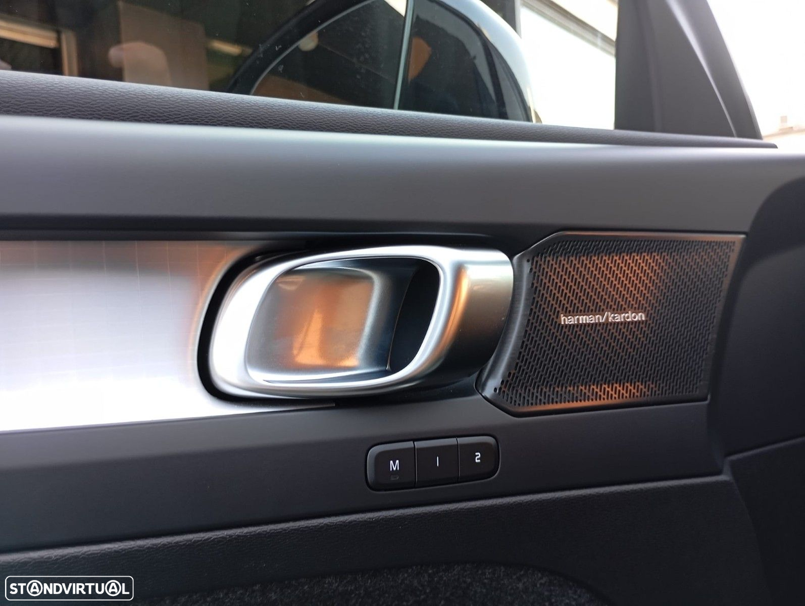 Volvo XC 40 2.0 B3 Black Edition - 4