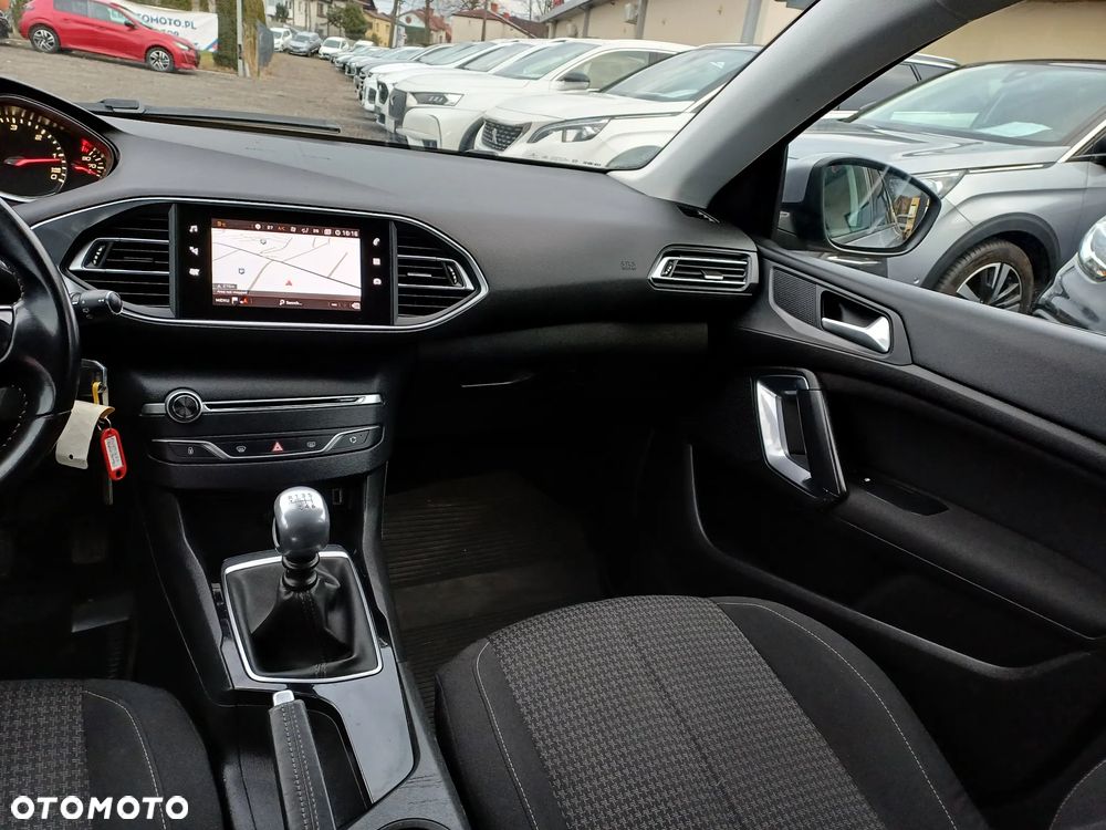 Peugeot 308 BlueHDi FAP 130 Stop & Start Allure - 23