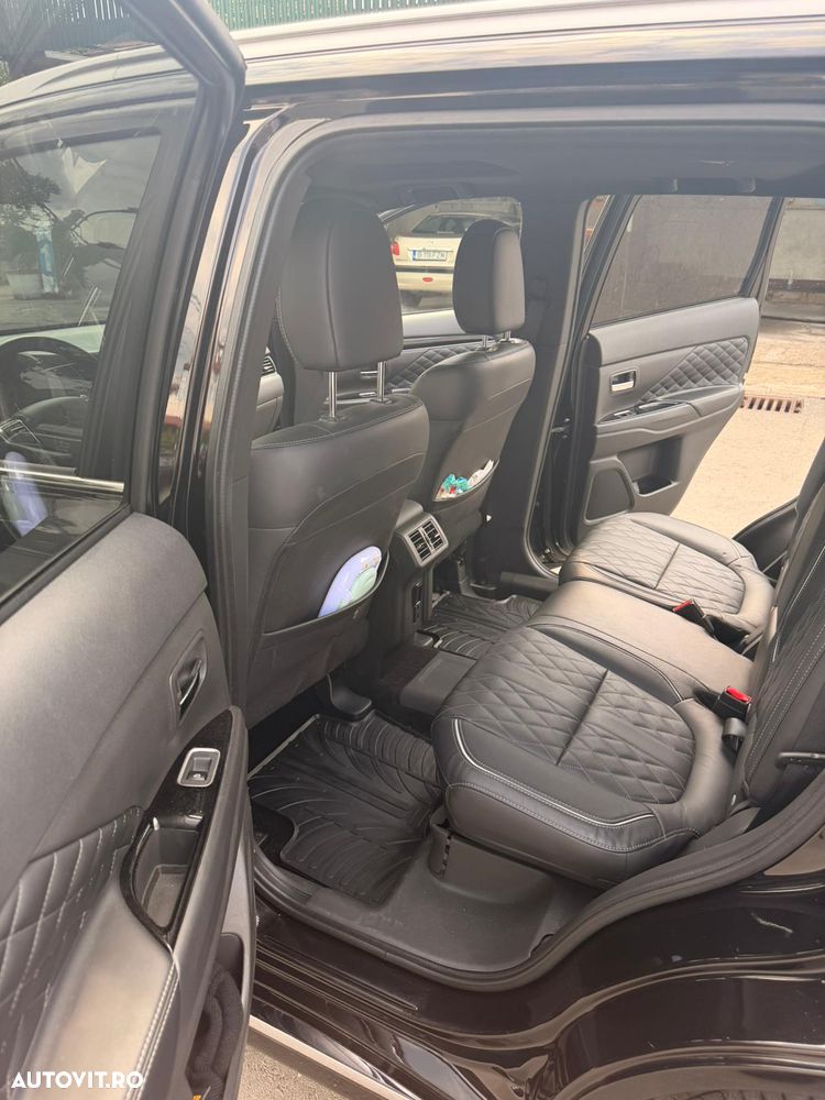 Mitsubishi Outlander PHEV 2.4 L 4X4 Instyle+ - 10