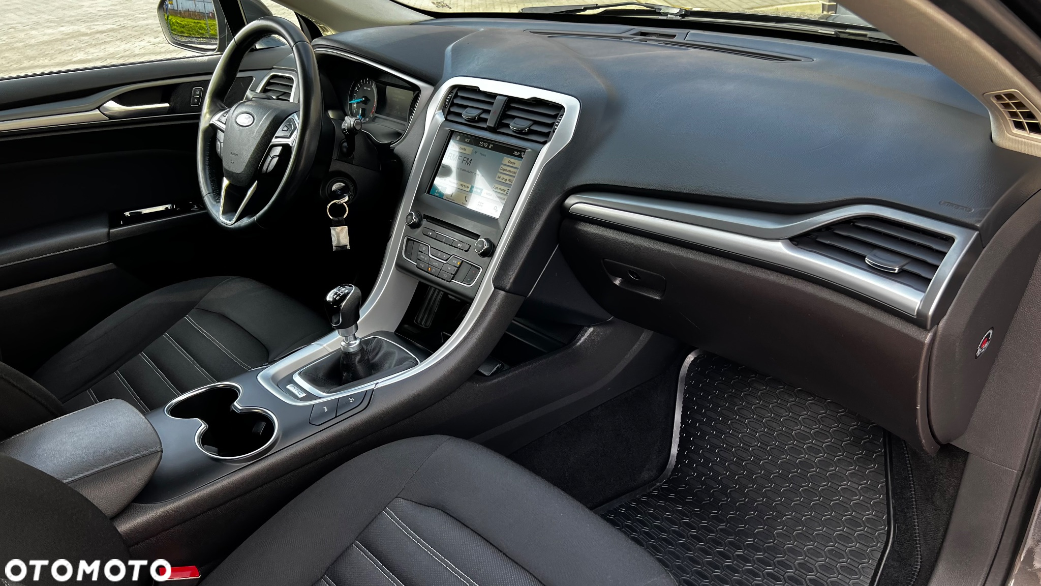 Ford Mondeo - 32