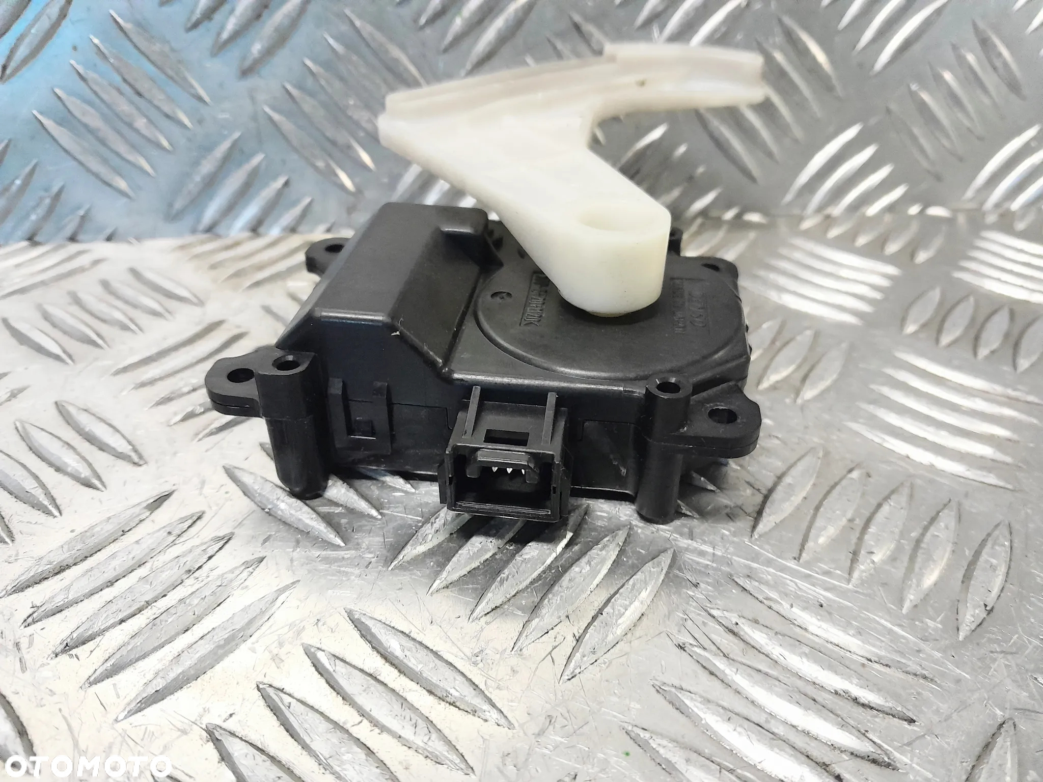 Silniczek regulacji klap nawiewu TOYOTA Avensis Corolla Verso 01-04r. 063700-7490 - 3