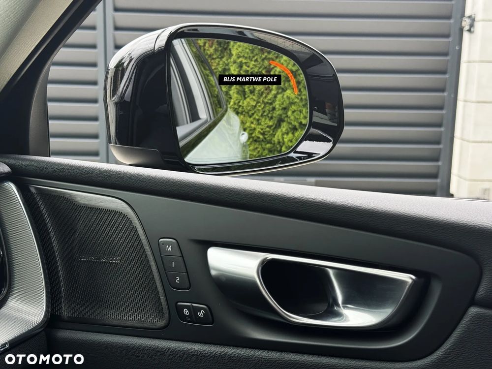 Volvo XC 60 B4 D AWD Plus Dark - 37