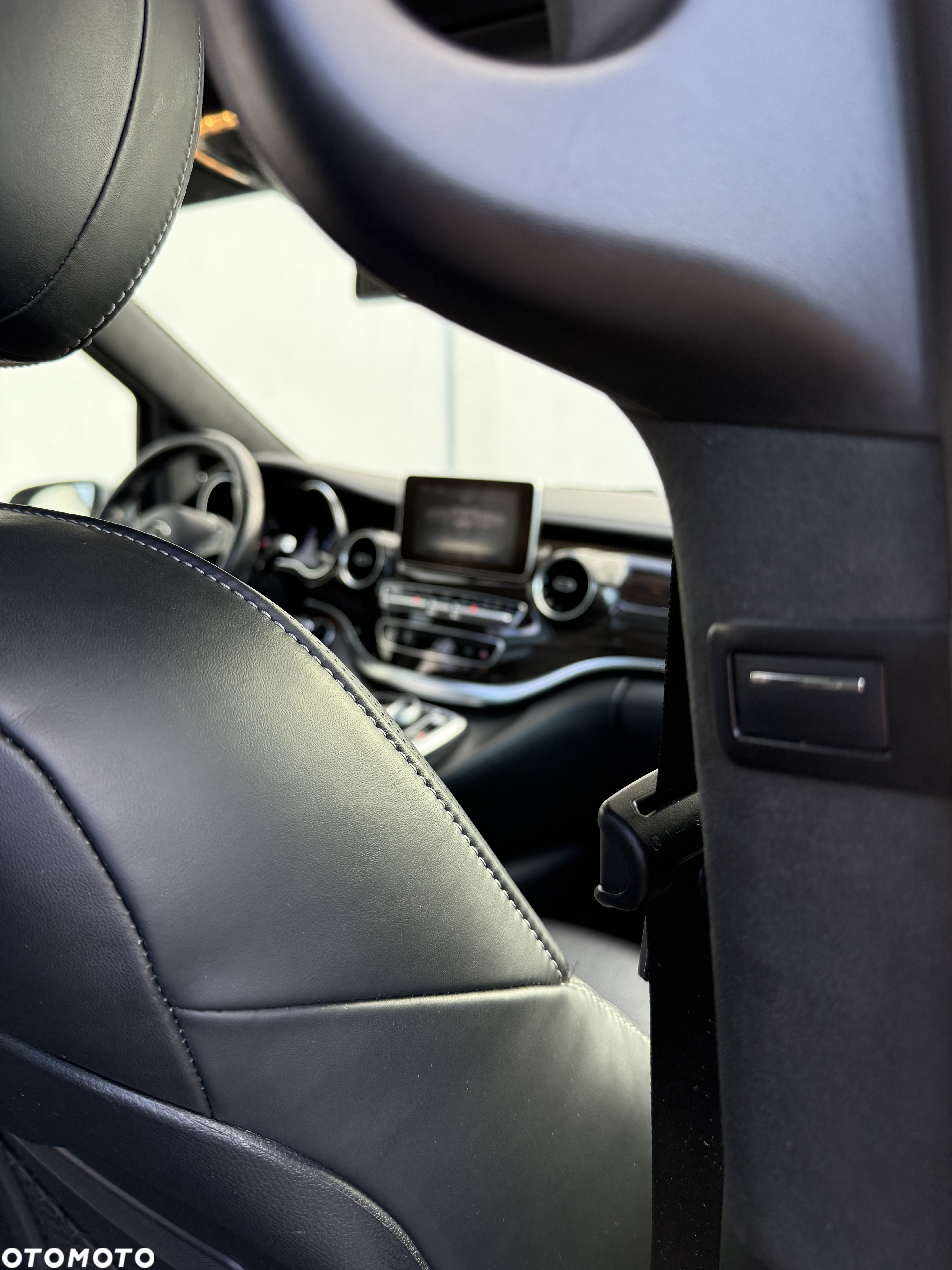 Mercedes-Benz Klasa V 300 d 4-Matic 9G-Tronic - 22
