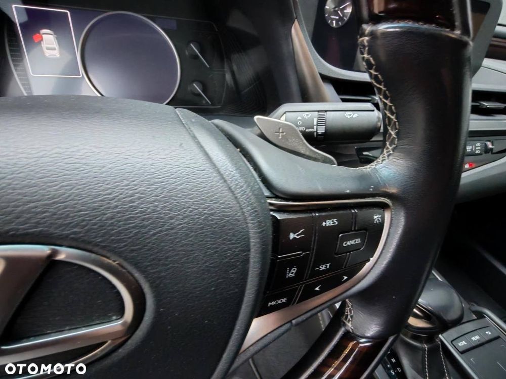 Lexus ES 300h Prestige - 18
