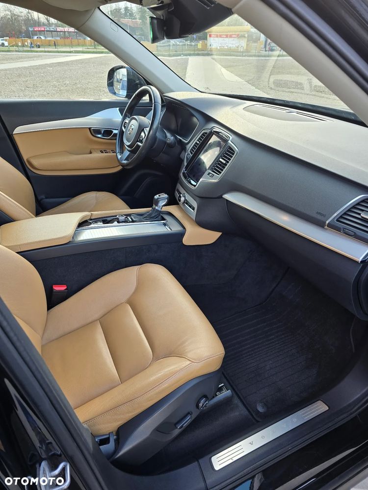 Volvo XC 90 D5 AWD Momentum - 10