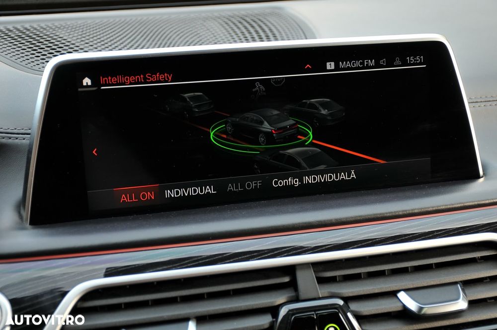 BMW Seria 7 750i xDrive - 11