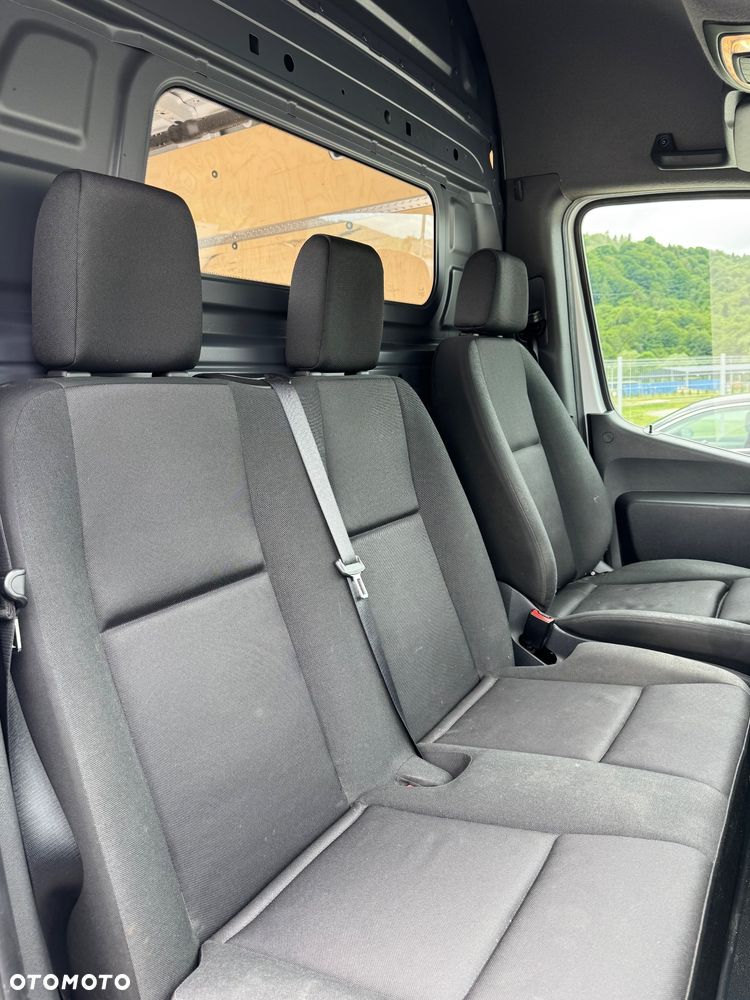 Mercedes-Benz Sprinter - 14