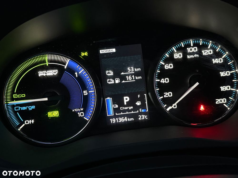 Mitsubishi Outlander 2.4 4WD Top - 4