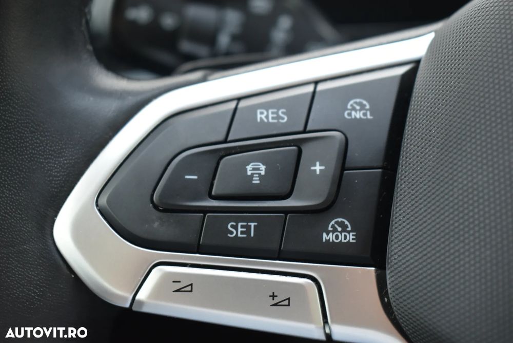 Volkswagen Passat 1.5 eTSI DSG MHEV Business - 14