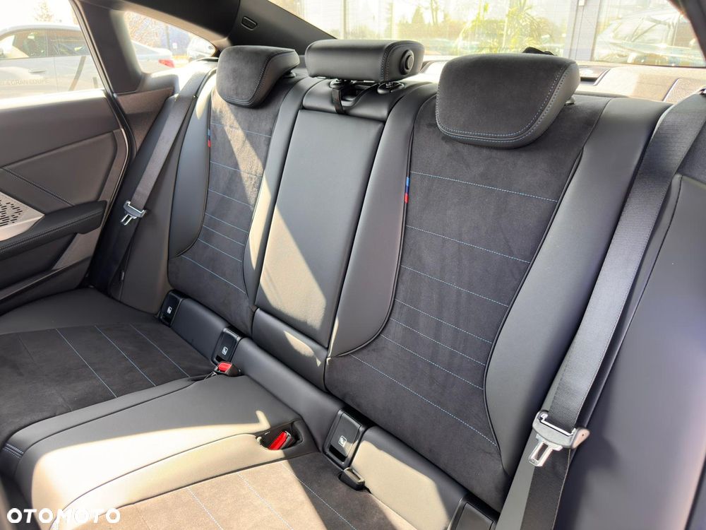 BMW Seria 2 220i mHEV - 23