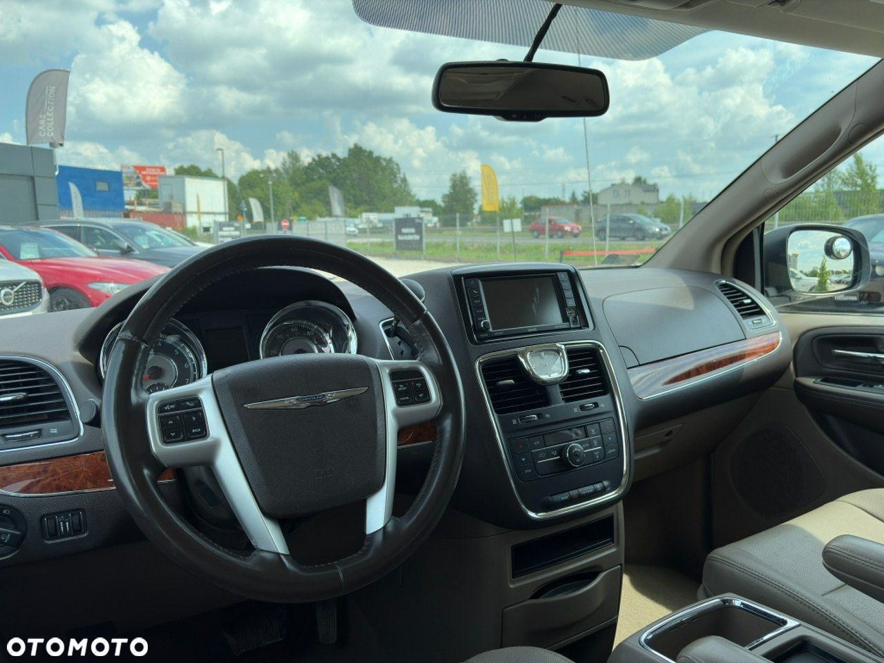 Chrysler Town & Country 3.6 Limited - 11
