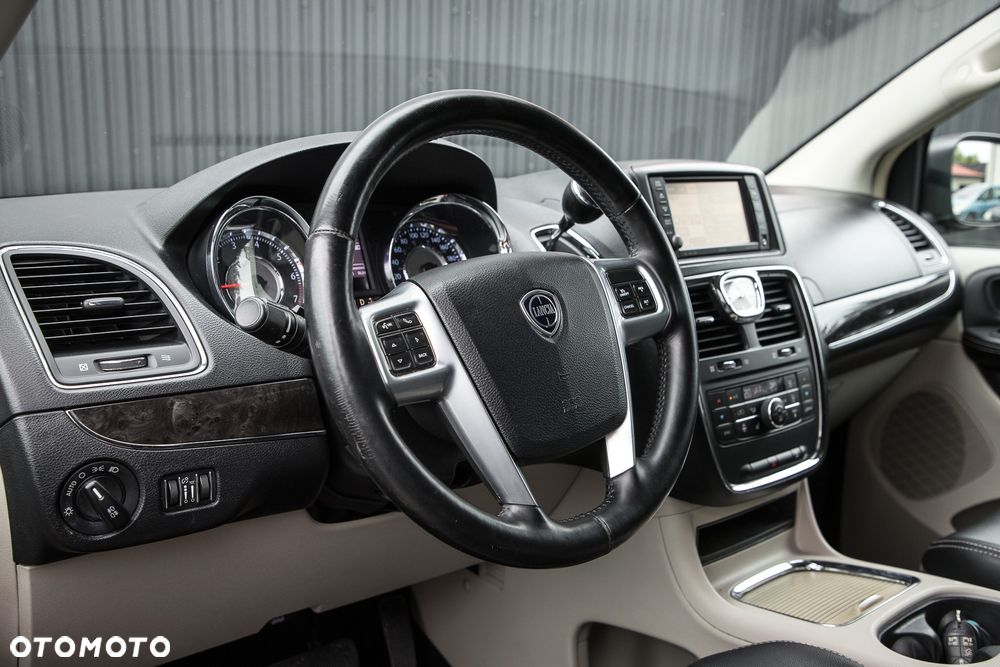 Lancia Voyager - 13