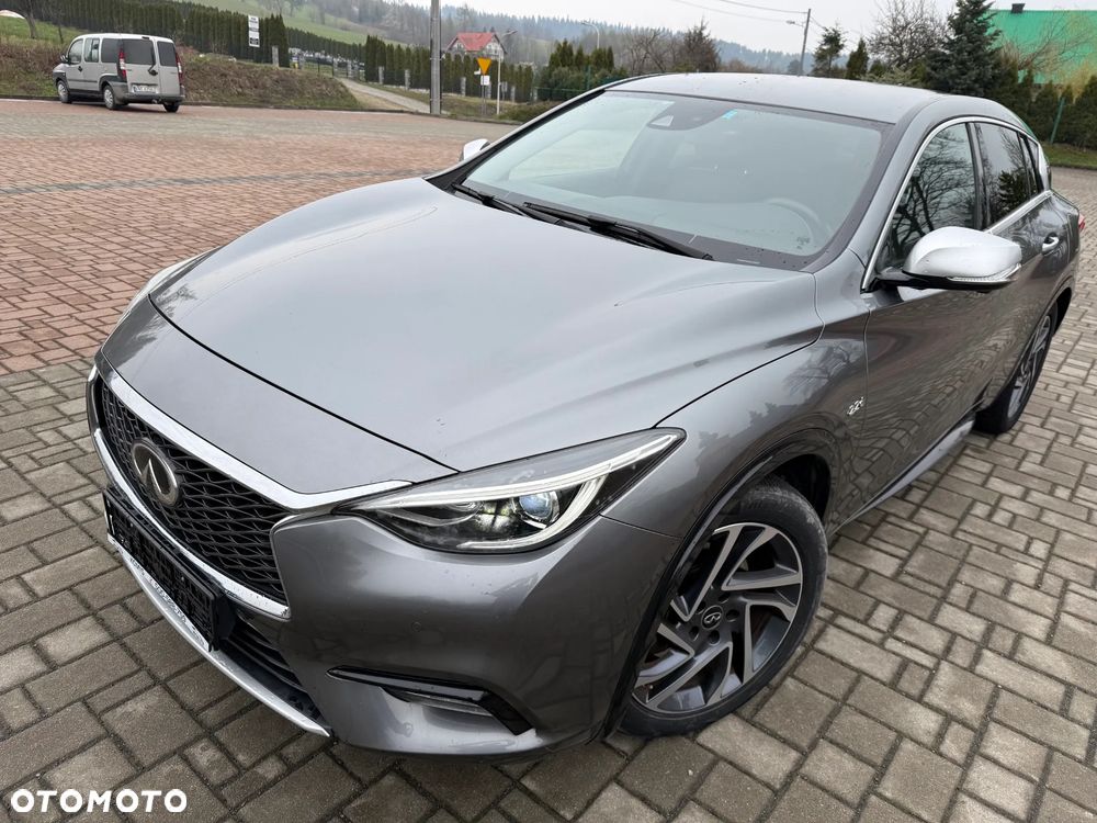 Infiniti Q30 2.2d DCT AWD City Black Edition - 9