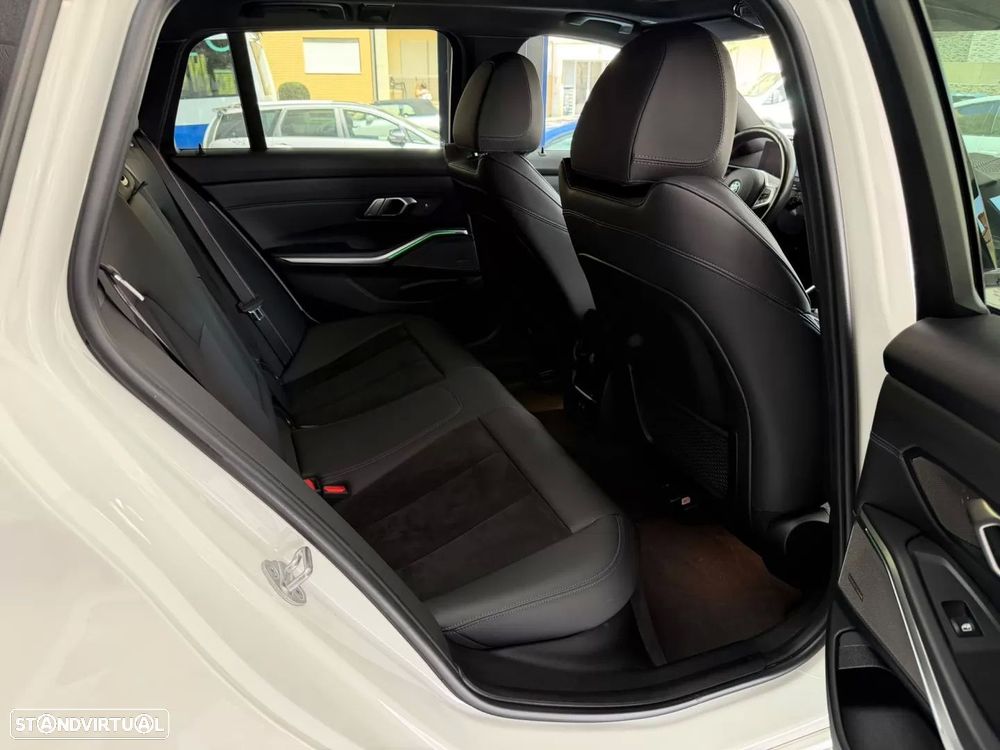 BMW 330 e Pack Desportivo M Auto - 49