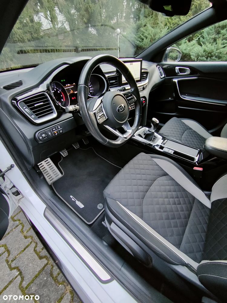 Kia ProCeed - 18